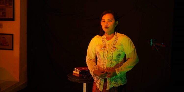 “Hidup Dimulai di 40”, Cerita Kecil Tentang Monolog yang Saya Mainkan