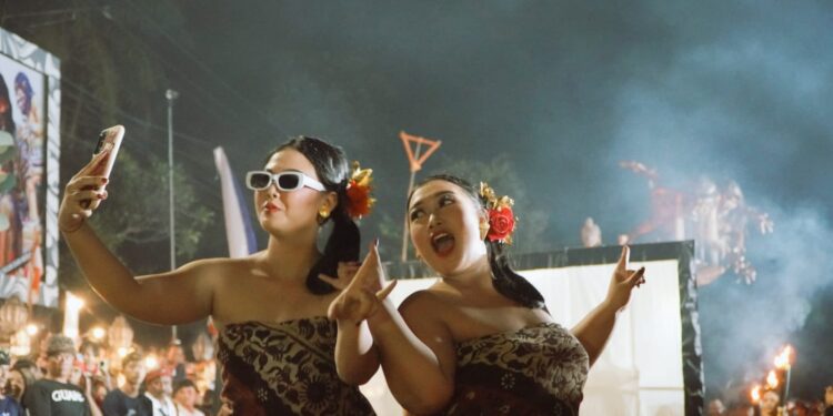 Kemeriahan Total Menyambut Sunyi pada “Pengerupukan Festival” di Singaraja