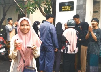 Tebar Itu Kebersamaan | Dari PMM Al-Hikmah Berbagi Takjil di Undiksha Singaraja