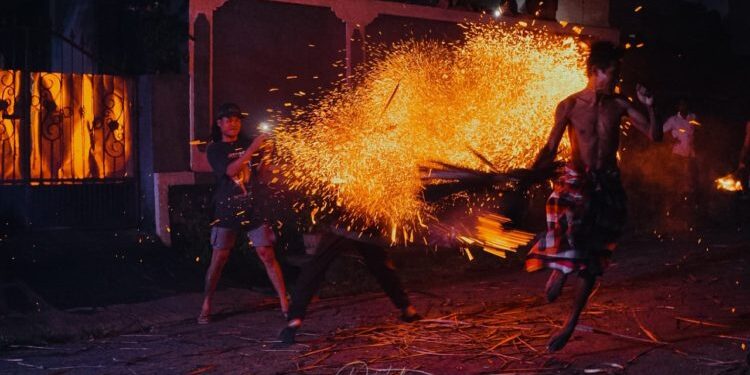 “Meamuk-amukan” dari Desa Padangbulia Jadi WBTB Indonesia: Apa Menariknya Tradisi Itu?