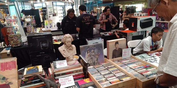 Memutar Nostalgia di Record Store Day Market Bali 2025