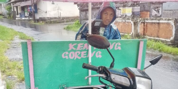 Gede Alma, Mahasiswa yang Jualan Kentang Goreng: Pernah Kuliah Bawa Motor Gerobak