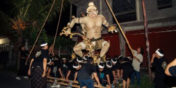 “Man of the Match” itu Lelaki Penjolok Kabel — Cerita Ogoh-Ogoh Banjar Kelod Kauh, Panji, Buleleng