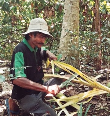 Melihat Bentir dari Sela-sela Daun Kelapa di Hari Raya, Sebuah Cerita dari Bali Barat