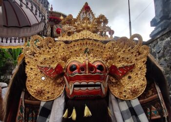 “Napak Pertiwi” di Pura Desa Adat Beringkit-Mengwi: Limpahan Anugerah Melalui Ritus “Masolah”