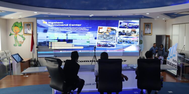 Memandang Kota Malang Lewat Jendela Bus, dan Memantau Lewat “Ngalam Command Center”