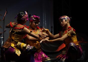 “Nyegara-Gunung” dan Tari Nelayan yang Jadi Renungan | Catatan “Les Ngembak Festival 2025”