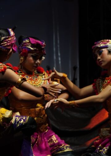 “Nyegara-Gunung” dan Tari Nelayan yang Jadi Renungan | Catatan “Les Ngembak Festival 2025”