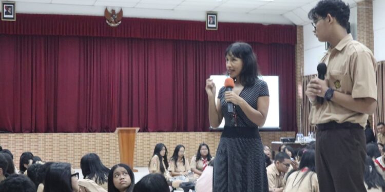 Merawat Pendidikan Sastra di Tengah Gempuran Dunia Industri