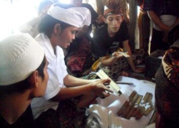 HINDU MEMBACA KALIMAT SYAHADAT