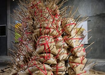 “Oryzamorgana” Karya Ketut Putrayasa:  Ilusi di Balik Onggokan Gabah  