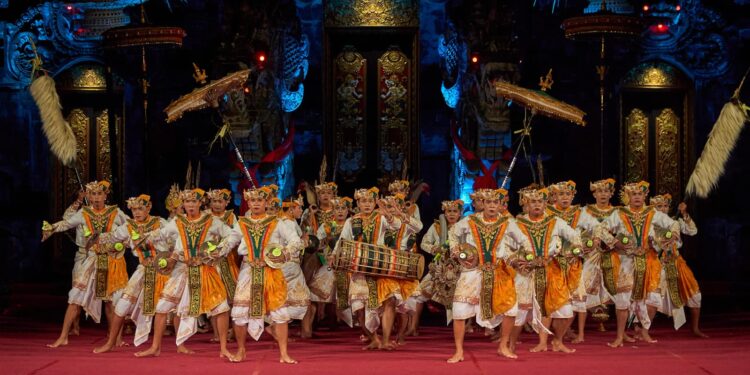 Baleganjur Manggung, Orang Tua Harap Minggir — Ini Mainan Gen Z di Pesta Kesenian Bali