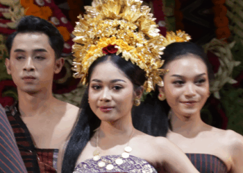 Buleleng Tampilkan Konsep Bali Mula dalam Utsawa Busana Adat di Pesta Kesenian Bali 2025