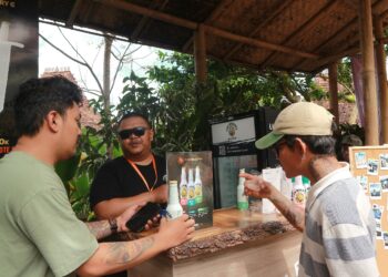 Abraham dan Cerita Sebotol Lion Brewery di Ubud Food Festival 2025