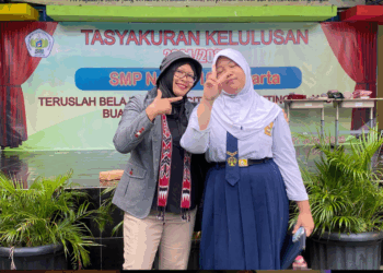 Di Tangga Sekolah, Aku Melihatmu Tumbuh