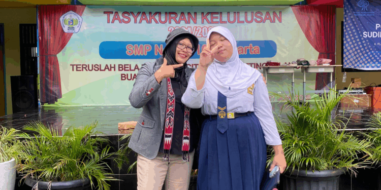 Di Tangga Sekolah, Aku Melihatmu Tumbuh