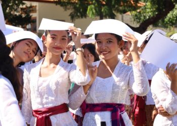 Sederhana, Haru dan Bahagia di SMPN 2 Sawan: Pelepasan Siswa, Guru Purnabakti dan Pindah Tugas