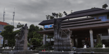 Sebuah Tinjauan Budaya Bentuk terhadap Wujud Arsitektur Bali dalam Abad Pasca-Tradisi