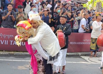 Peed Aya Pesta Kesenian Bali: Seni Pertunjukan Jalanan  di Dunia Modern
