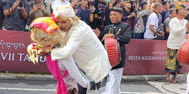 Peed Aya Pesta Kesenian Bali: Seni Pertunjukan Jalanan  di Dunia Modern