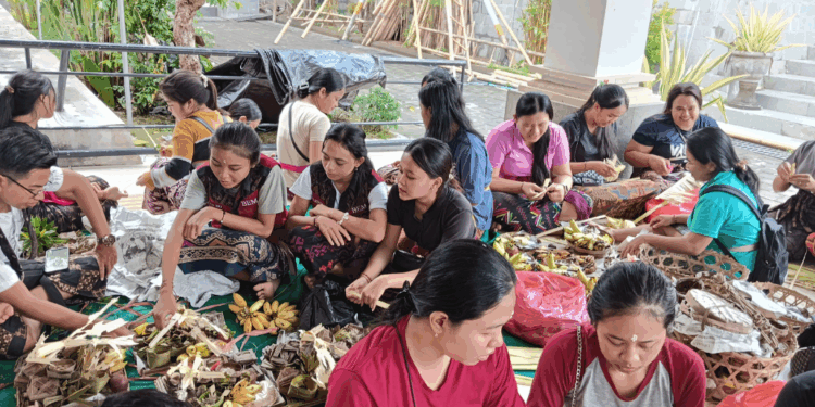 UKM Upakara di Institut Mpu Kuturan Singaraja, Praktik “Desa Adat” di Kampus Hindu