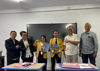 Pertama Kali, Dua Mahasiswa UPMI Bali Lulus Tanpa Skripsi — Terbitkan Buku Cerpen dan Buku Berita Kisah