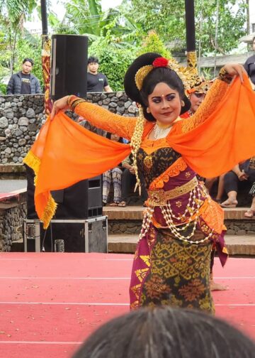 Menonton Jimbarwangi dari Jembrana, Tari Lintas Selat yang Memikat di Pesta Kesenian Bali 2025