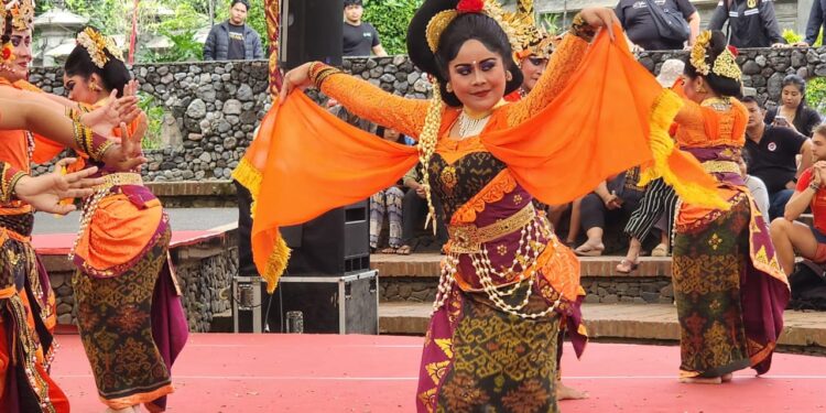 Menonton Jimbarwangi dari Jembrana, Tari Lintas Selat yang Memikat di Pesta Kesenian Bali 2025
