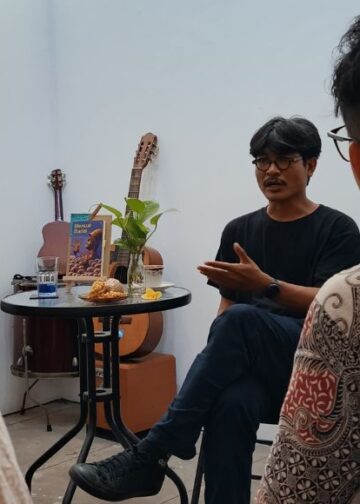 Menuai Badai di Surabaya—Dari Diskusi Novel “Menuai Badai” Karya Putu Juli Sastrawan