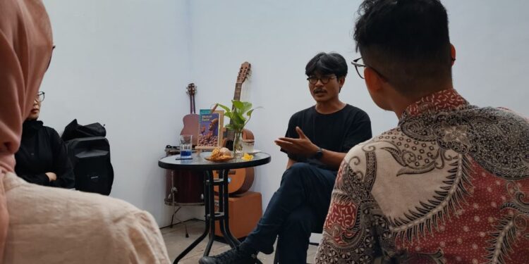 Menuai Badai di Surabaya—Dari Diskusi Novel “Menuai Badai” Karya Putu Juli Sastrawan