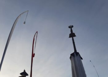 Melampaui Logika: Memaknai Kembali Mistisisme dalam Cahaya Filsafat Timur, Kritik atas Bertrand Russell