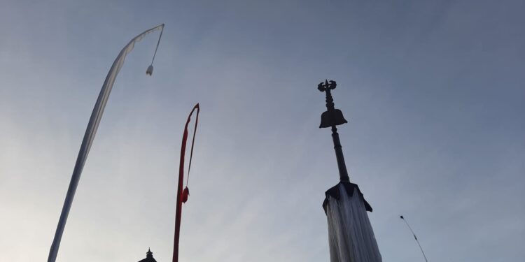 Melampaui Logika: Memaknai Kembali Mistisisme dalam Cahaya Filsafat Timur, Kritik atas Bertrand Russell