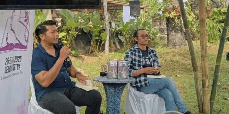 Rekam 100 Tahun Dinamika Batur dalam Bedah Buku “Seabad Relokasi Batur” di Singaraja Literary Festival 2025