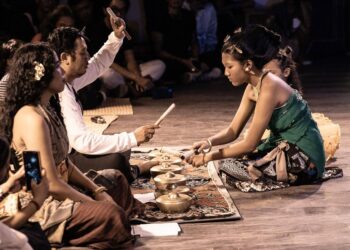 Menyimak “Senglad” di Malam yang Terlewat — Catatan Lepas atas Undangan I Wayan Diana Putra