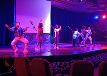 Panggung Biografi “The Brief History Of Dance” dari Garasi Performance Institute di Festival Seni Bali jani 2025