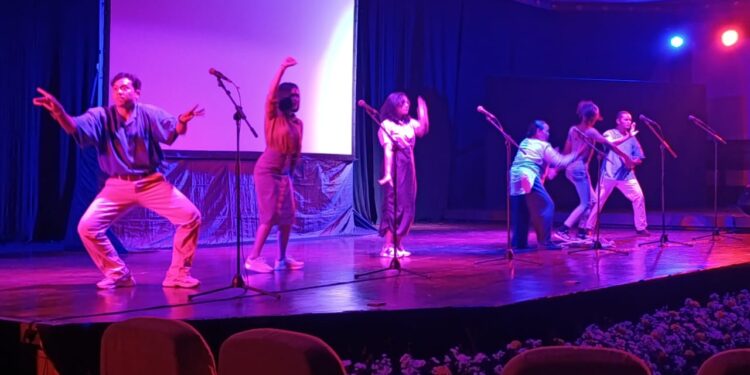 Panggung Biografi “The Brief History Of Dance” dari Garasi Performance Institute di Festival Seni Bali jani 2025