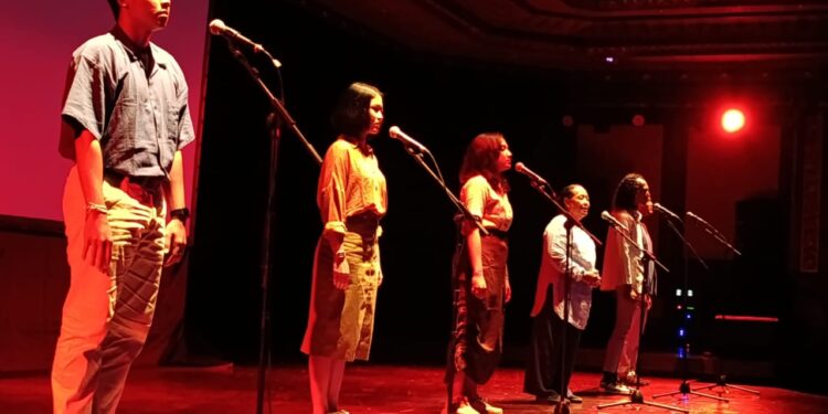 Panggung Biografi “The Brief History Of Dance” dari Garasi Performance Institute di Festival Seni Bali jani 2025