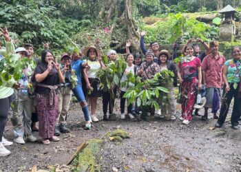 Global Youth Forum Ikut Belajar di Sekolah Adat Manik Empul Pedawa