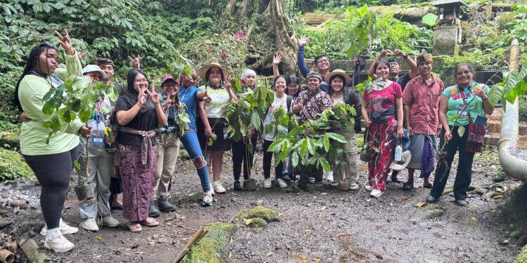 Global Youth Forum Ikut Belajar di Sekolah Adat Manik Empul Pedawa