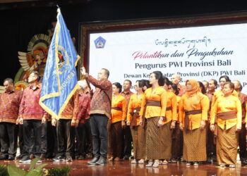 Pengurus Baru PWI dan IKWI Bali Dilantik