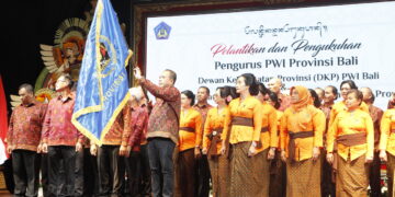Pengurus Baru PWI dan IKWI Bali Dilantik