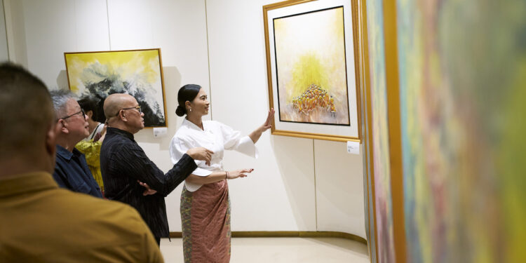 Tubuh yang Menampung Banyak Bahasa | Dari Pameran A Solo Exhibition Chromatica karya Putu Fajar Arcana