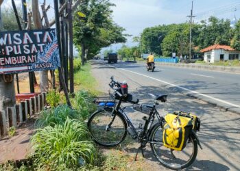 Cerita Perjalanan Bersepeda ke Labuan Bajo [2]—Celaka! Baru 100 Kilometer Tapi Sekujur Tubuh Sudah Ngilu