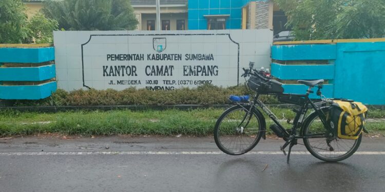 Cerita Perjalanan Bersepeda ke Labuan Bajo [11]—Menginap Dua Malam di Tarano Sebelum Menghadapi Nanga Tumpu