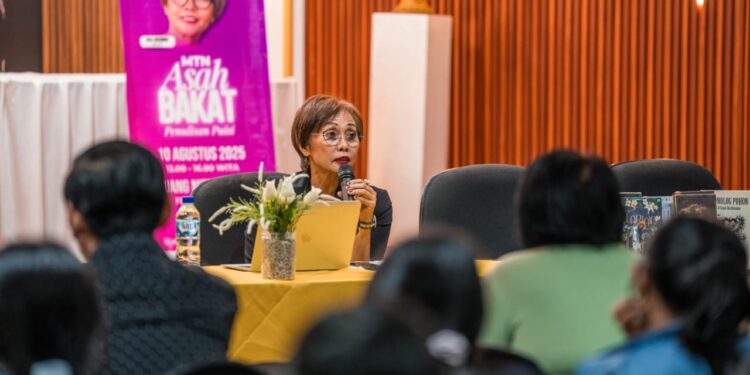 Puisi Bagus Didapat dari Tema yang Dekat: Resep Menulis Puisi ala Oka Rusmini