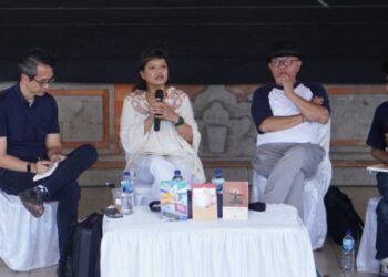 Terjebak dan Mematung di Forum Diskusi “Puisi yang Mengobati Diri”—Catatan Kecil Singaraja Literary Festival 2025