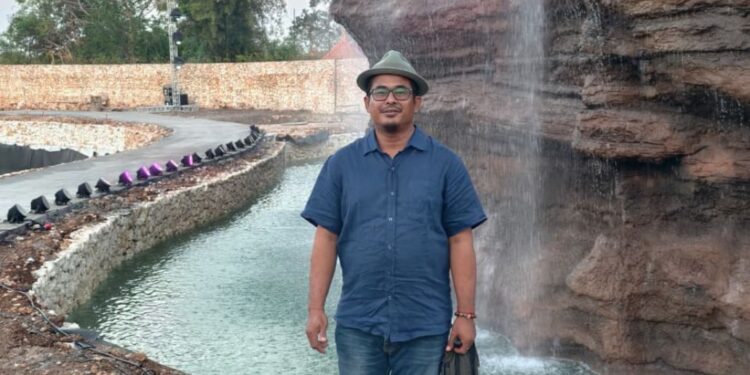 Ketut Putrayasa Menciptakan Air Terjun Buatan Sepanjang 60 Meter dengan Tinggi 11 Mater di New Kuta Golf