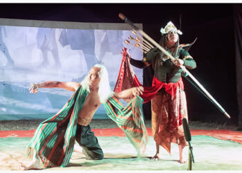 Ketika Teater Menjadi Doa Kolektif untuk Bumi yang Terluka — Catatan Pentas “Ibu Tanah” oleh Nara Teater di Flores Timur