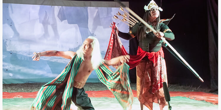 Ketika Teater Menjadi Doa Kolektif untuk Bumi yang Terluka — Catatan Pentas “Ibu Tanah” oleh Nara Teater di Flores Timur