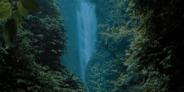 “Yellow Gate”, Air Terjun Candi Kuning Desa Silangjana: Keindahan Alam yang Membersihkan Lelahmu